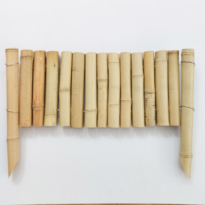 Elegante recinzione di bordo in bambù naturale per un bellissimo giardino