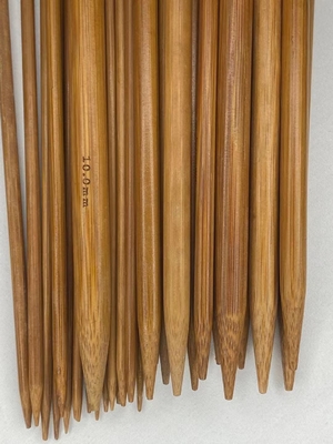 Il doppio di bambù carbonizzato ha indicato i ferri da maglia per il filato creativo fatto a mano di DIY