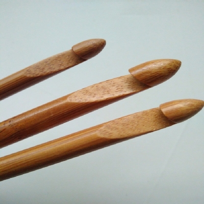 8 pezzi uncinetti di bambù di legno di 2.75mm - di 1mm hanno messo i ferri da maglia Handcrafted