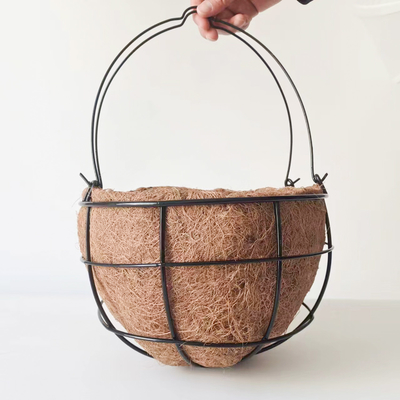 Canestro d'attaccatura della piantatrice del metallo della decorazione del giardino con la fodera dei Cochi della fibra di cocco dei Cochi