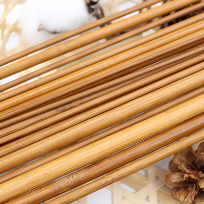 Il doppio di bambù carbonizzato ha indicato i ferri da maglia per il filato creativo fatto a mano di DIY
