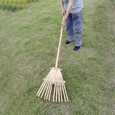 Un erpice amichevole fatto a mano di 9 del dente 120cm del rastrello di bambù di Eco rastrelli di giardino