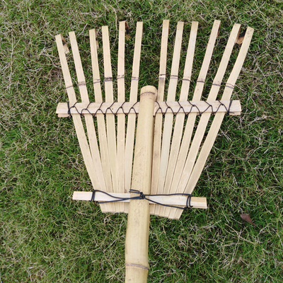 Un erpice amichevole fatto a mano di 9 del dente 120cm del rastrello di bambù di Eco rastrelli di giardino